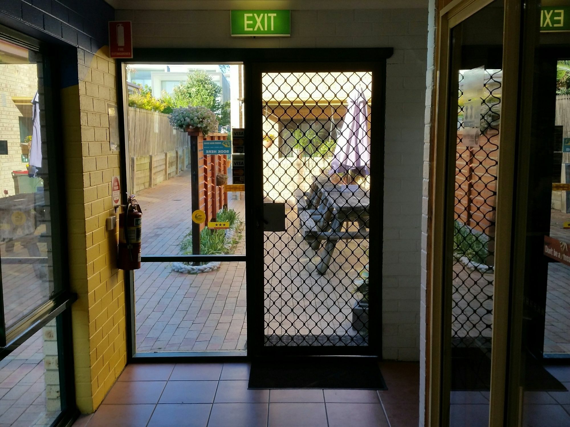 Wandarrah Lodge Hostel ميريمبولا المظهر الخارجي الصورة